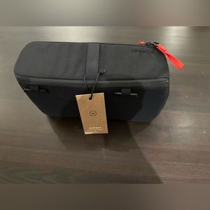 Moment 4L camera insert